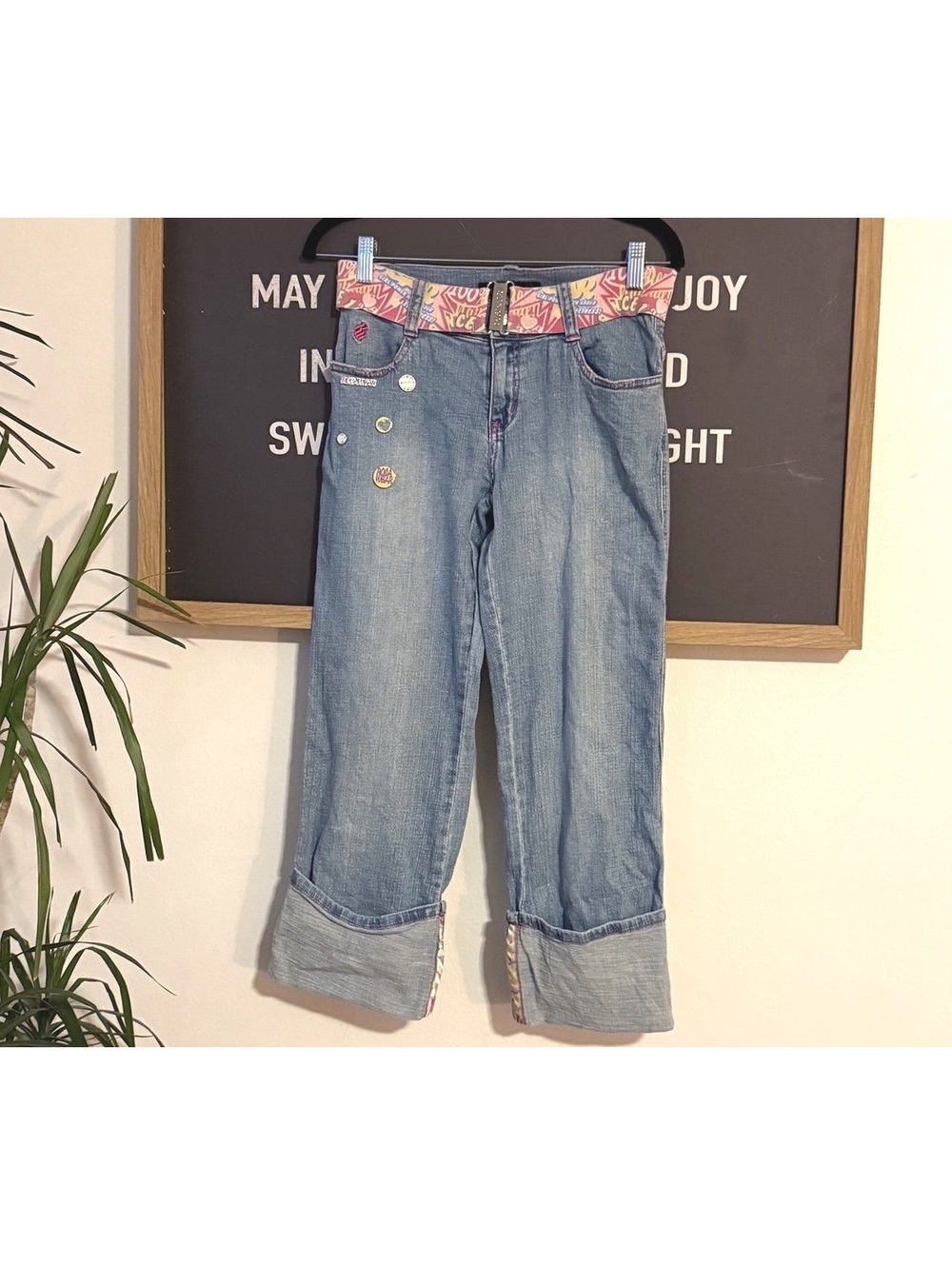 Rocawear Girl Power Y2K Cropped Cuffed Capri Jeans Size 14 / 28" Denim Spellout